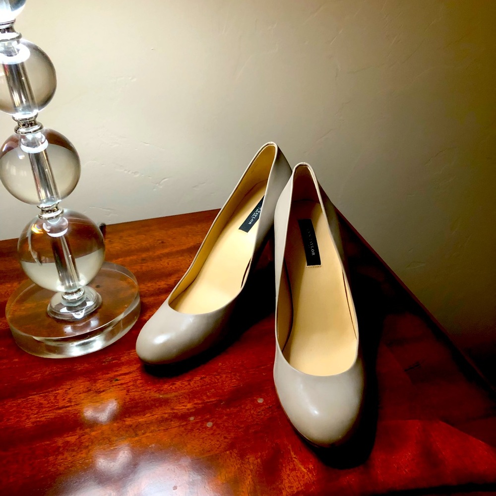 Ann Taylor beige heels - perfect for the office or dinner out